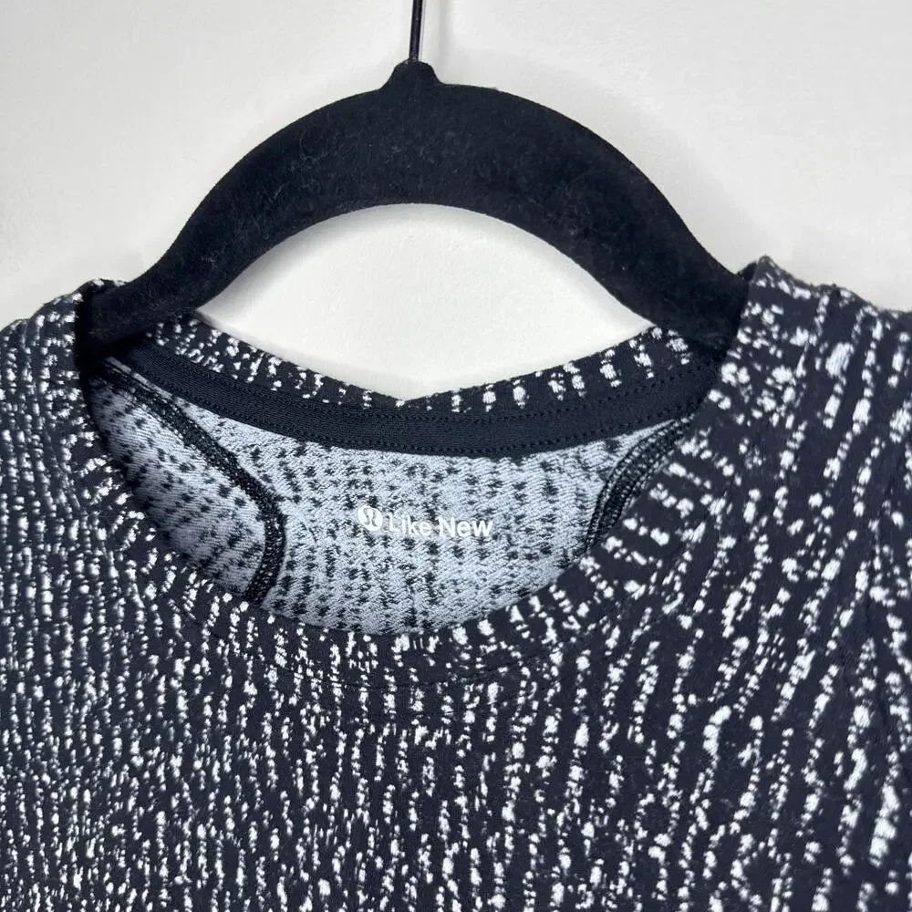 Lululemon Size 6 Runderful Long Sleeve Knotted Jacquard‎ Black White Running Gym